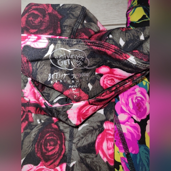 Betsey Johnson Performance Cropped Leggings - lot of 3 - Picture 5 of 7